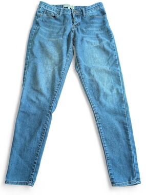 Women's Light Blue Skinny Jeans - Slim Fit Denim